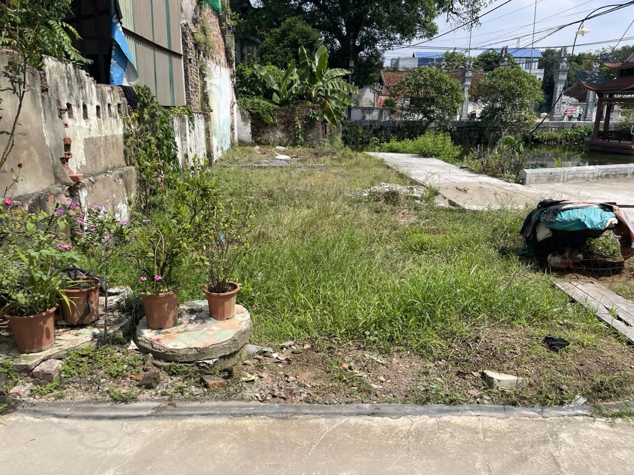 Hình ảnh Bán Mảnh Đất Ngay Gần Trường Học , Ủy Ban Thị Trấn Chúc Sơn